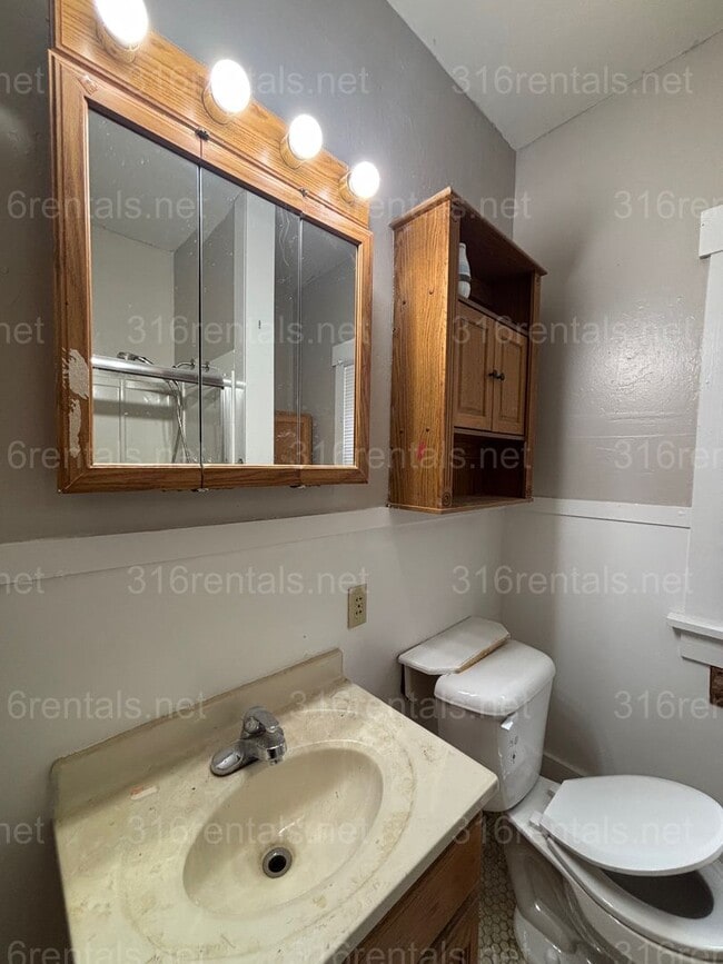 Building Photo - Five bedroom Two bath house for rent!