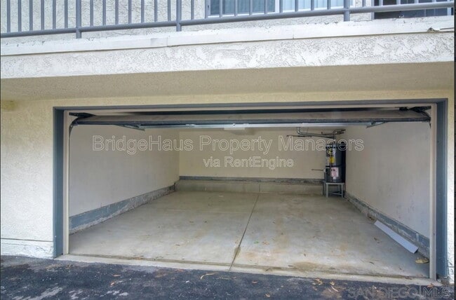 Building Photo - 378 Moss St