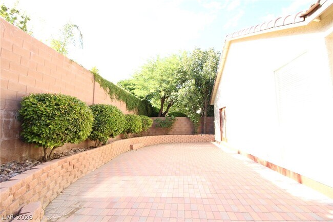 Building Photo - 754 Rise Canyon Dr