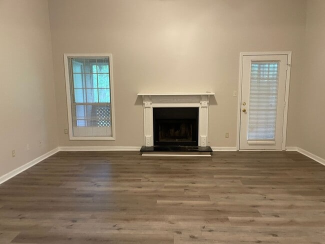 Building Photo - Great Townhome In Oak Grove - Easy Access to Emory & CDC