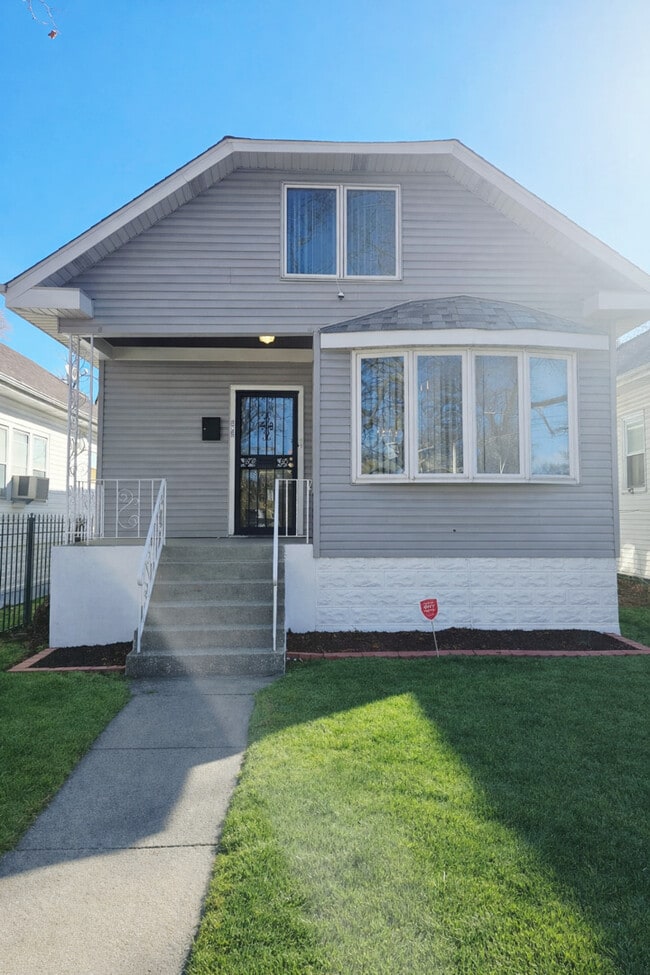 Building Photo - 12051 S Yale Ave