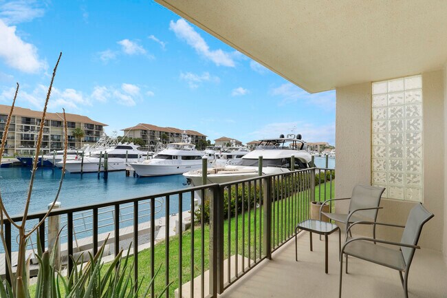 Building Photo - 1301 Seafarer Cir