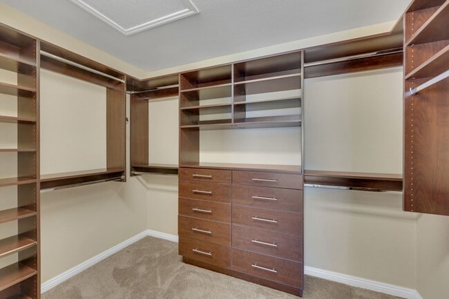 Building Photo - Southern Highlands: Spacious 4-Bedroom Home in a Gated Community with Upstairs Loft, Private Back...