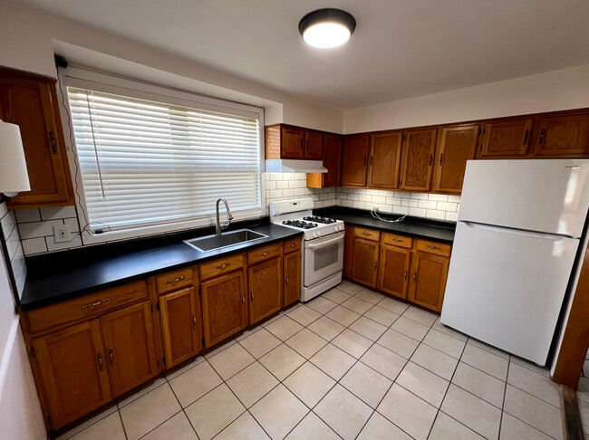 Building Photo - 4447 N Melvina Ave