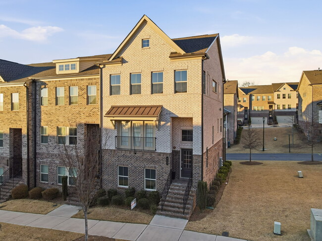 Building Photo - 318 Commons Ave