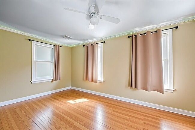 Building Photo - 268 Wood St