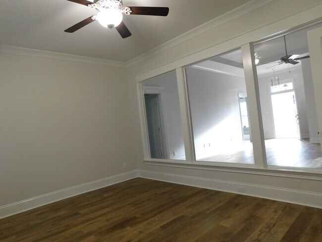 Building Photo - Grove Point Beauty