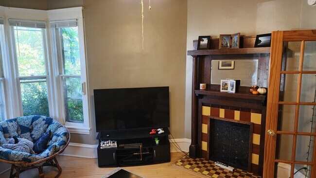 Building Photo - 1410 Breda Ave