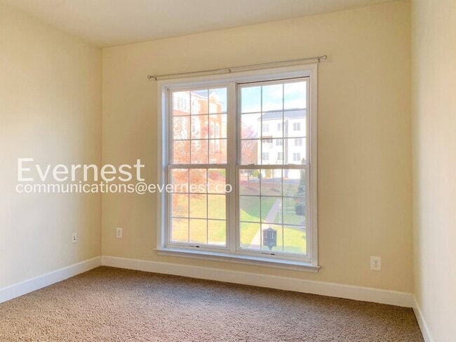 Building Photo - 2336 Brookmoor Ln