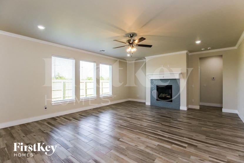 Building Photo - 847 Acorn Bnd