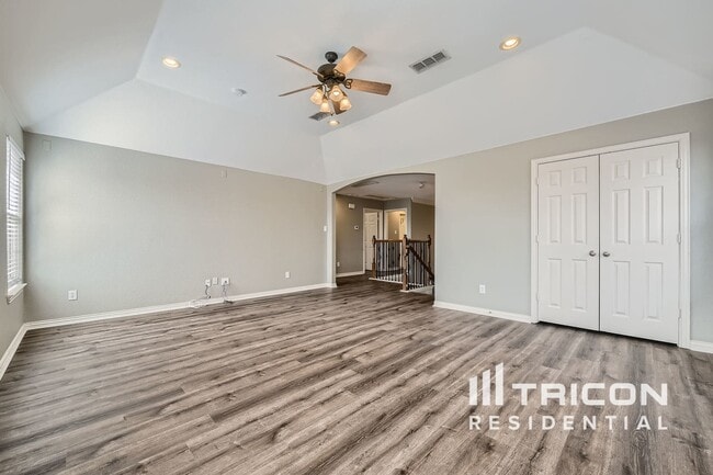 Building Photo - 2785 Greenway Dr