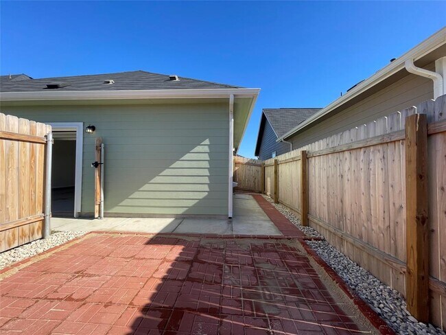 Building Photo - 340 Kenai Dr