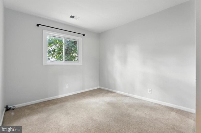 Building Photo - 4717 6th St NE