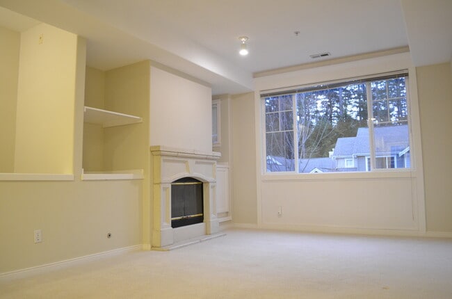 Building Photo - Klahanie 2 bedroom condo is available to m...