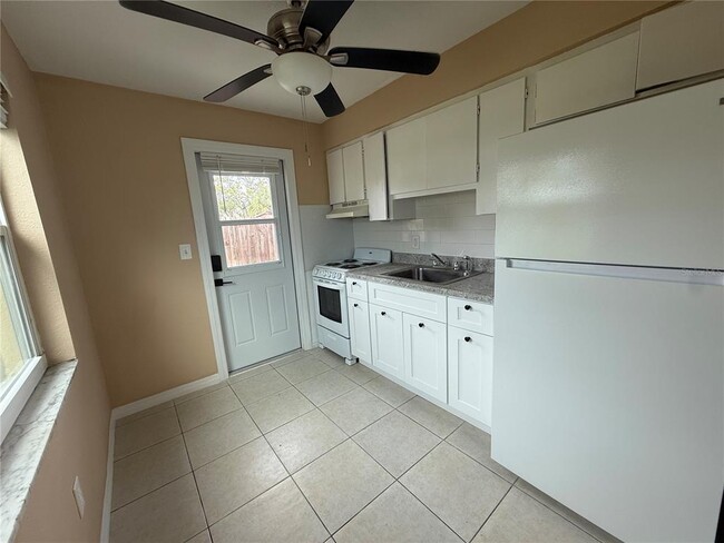 Building Photo - 7057 Sunset Dr S