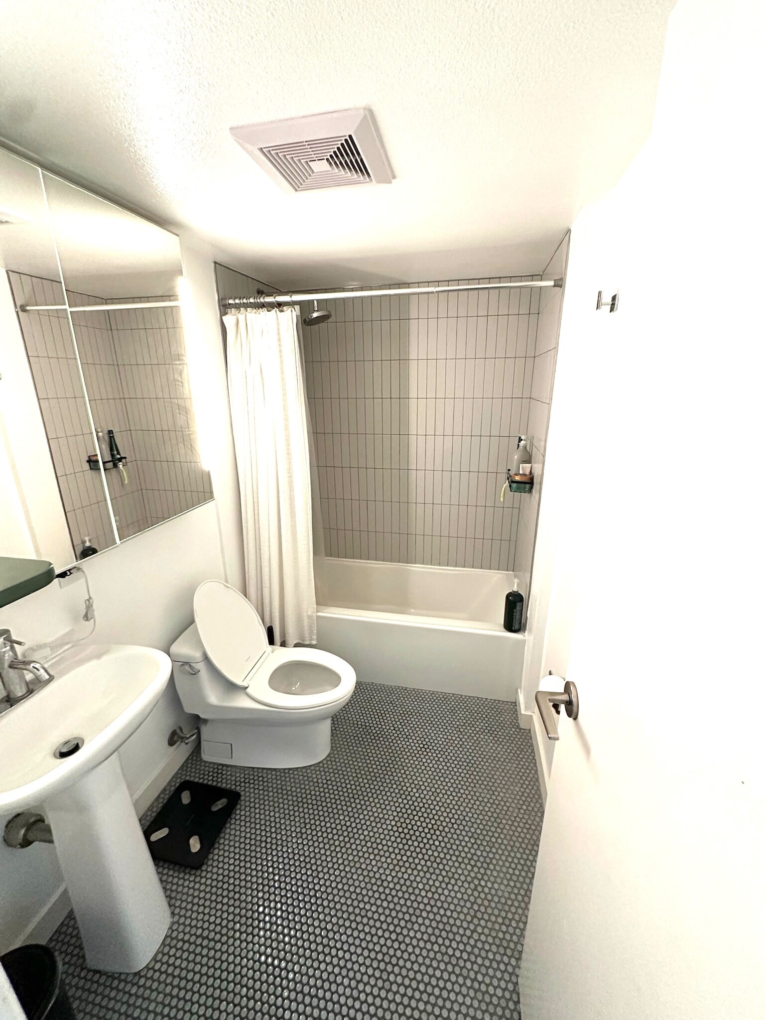 Building Photo - 941 W Hawthorn St