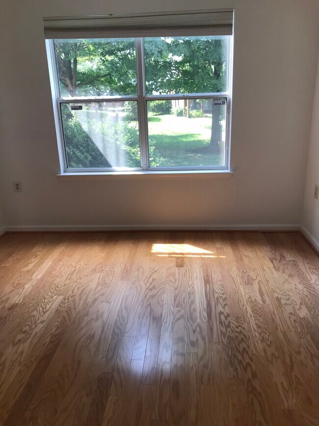 Building Photo - 10018 Vanderbilt Cir