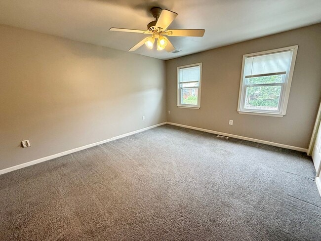 Building Photo - Three bedroom townhouse in beautiful Whitp...