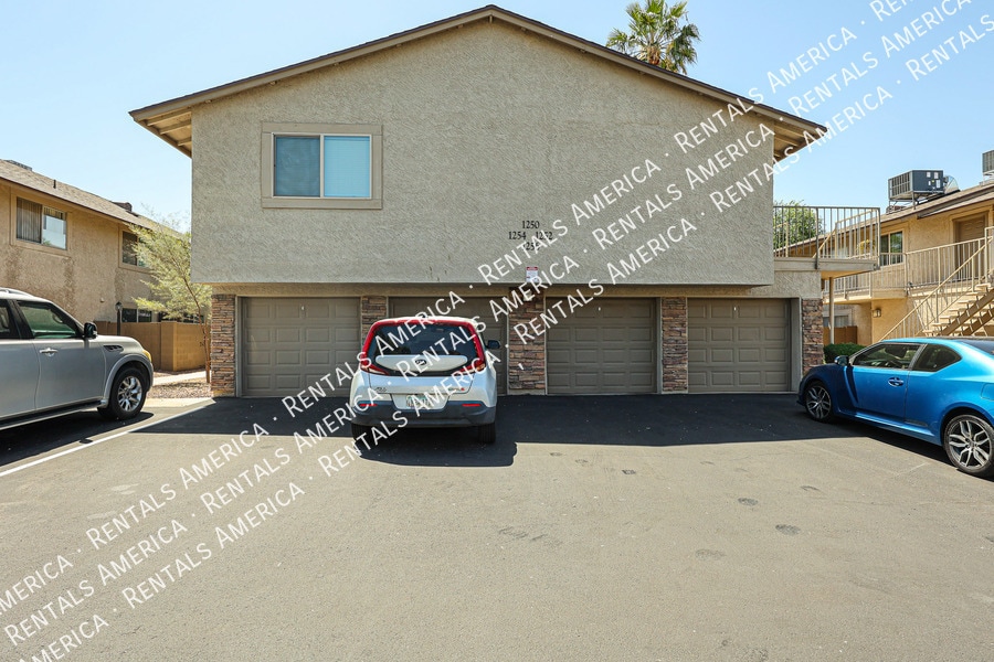 Building Photo - 1254 N 85th Pl