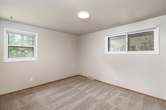 Building Photo - 3011 W Dalke Ave
