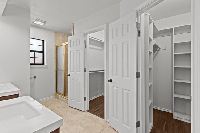 Building Photo - 6505 Towne Park Dr