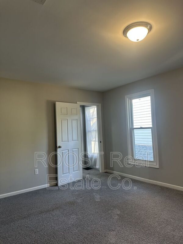 Building Photo - 480-482 E. Markison Avenue