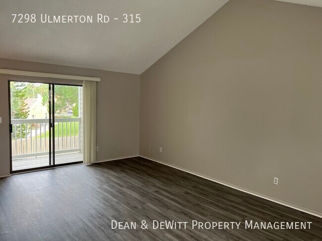 Building Photo - Updated 1/1 Condo - Pool, Pond, Parking