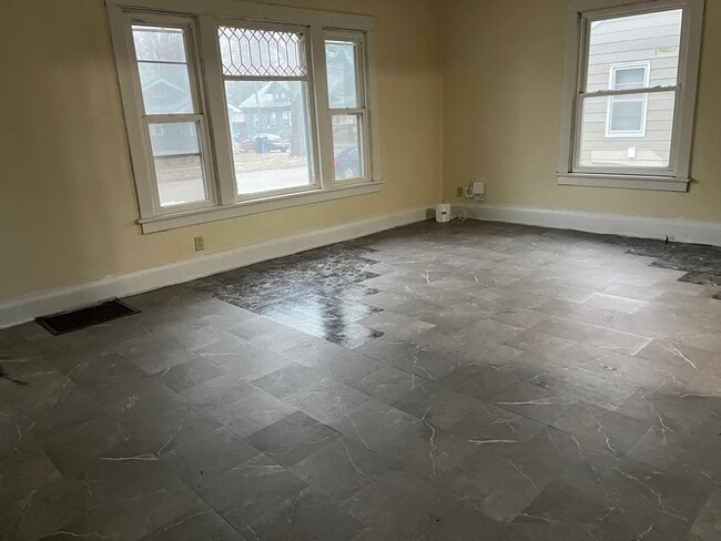 Building Photo - 623 Riehl St