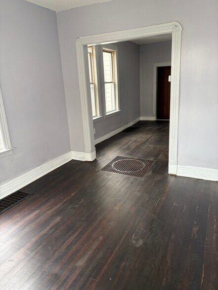 Building Photo - 17 Western Pky