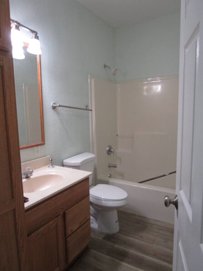 Building Photo - 6111 Shorewood Wy