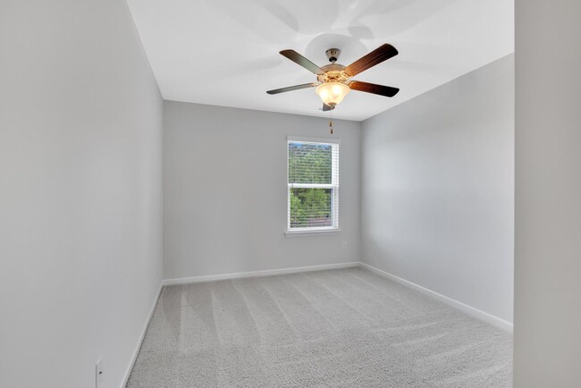 Building Photo - House for Rent in Holly Ridge with large y...