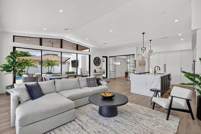 Building Photo - 2157 Coral Gardens Dr