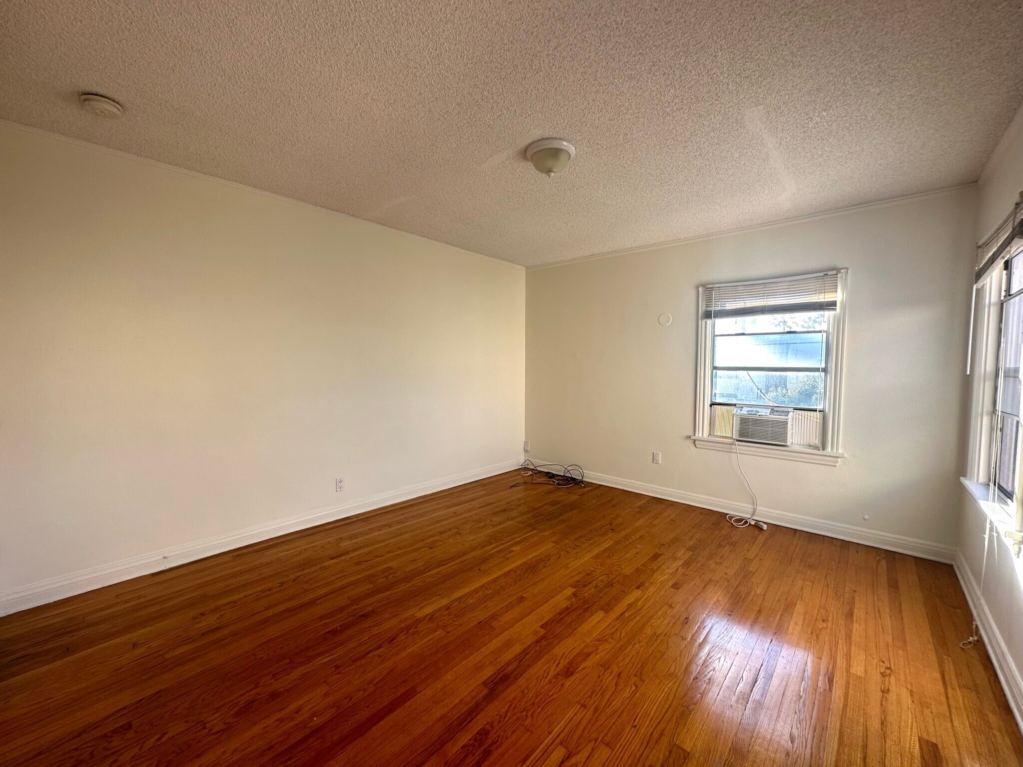 Master Bedroom View 3 - 719 1/2 N Ridgewood Pl