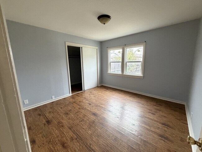 Building Photo - 1519 Main St