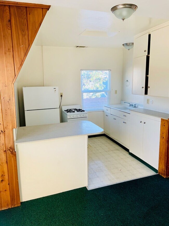 Building Photo - CHARMING STUDIO ON MISSION BLVD W/ PARKING! MISSION BEACH - $2,095/mo!