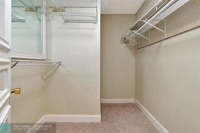 Building Photo - 4020 Galt Ocean Dr