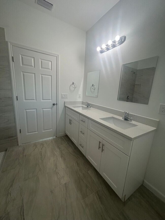 Building Photo - JUST BUILT! Modern 3 Bed / 2 Bath Home with Garage in Serene Lake Placid