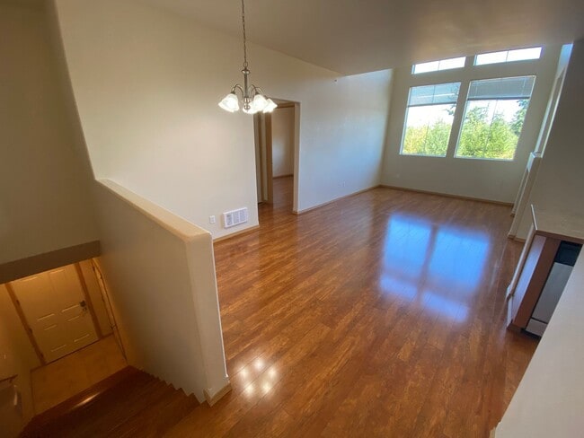 Building Photo - DuPont 2 Bedroom Town Home