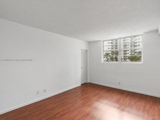 Building Photo - 3000 S Ocean Dr