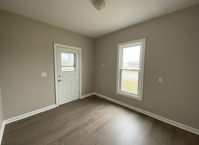 Building Photo - 1155 W 9th St