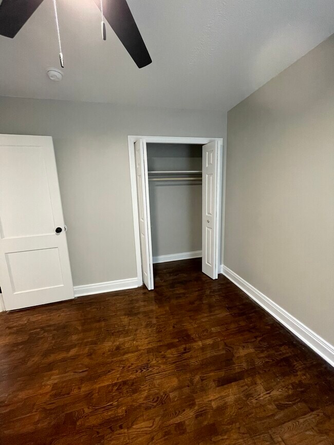 Building Photo - 909 Sandalwood Dr