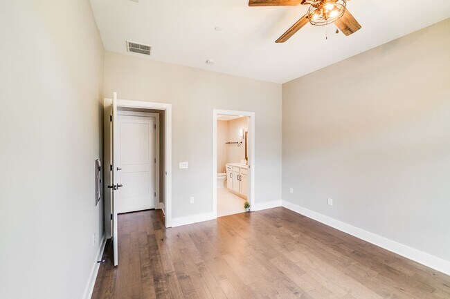 Building Photo - SouthEnd Luxury + Included Utilities (Gas,...