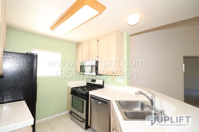 Building Photo - 2 Bed, 2 Bath Condo w/ Garage AVAILABLE SO...