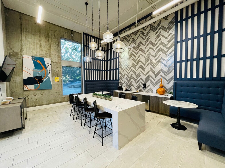 Building Photo - 901 Jefferson St