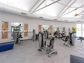 Building Photo - 2500 Parkview Dr