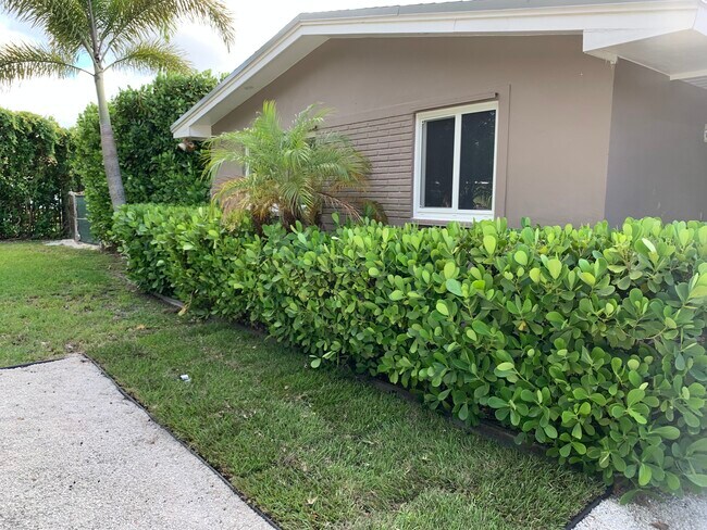 Building Photo - 10790 SW 88th Ave