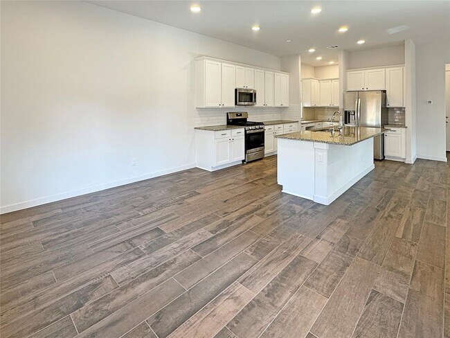 Building Photo - 1245 Westborough Ln
