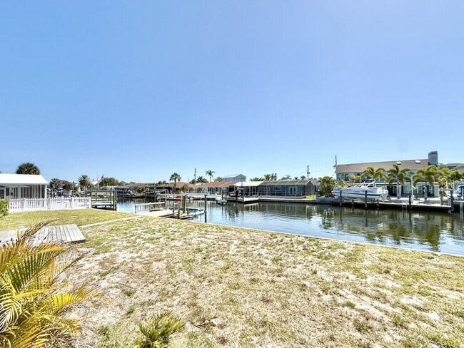 Building Photo - 8026 Brighton Dr