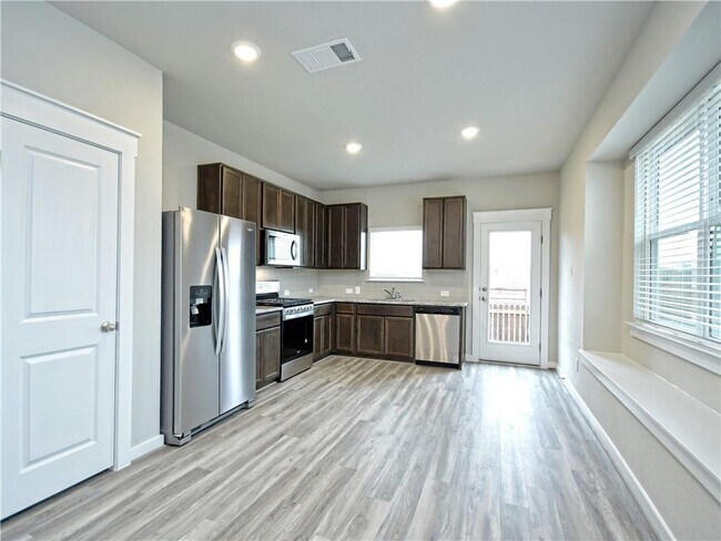 Building Photo - 17201 Leafroller Dr
