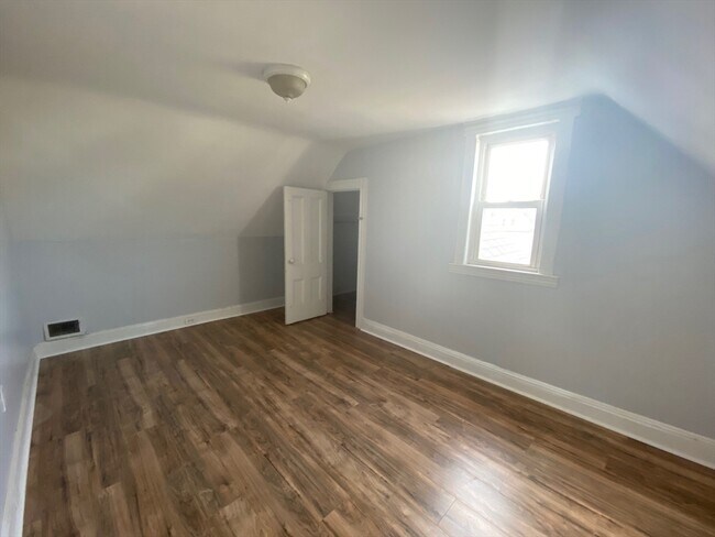 Building Photo - 6 Bayard St